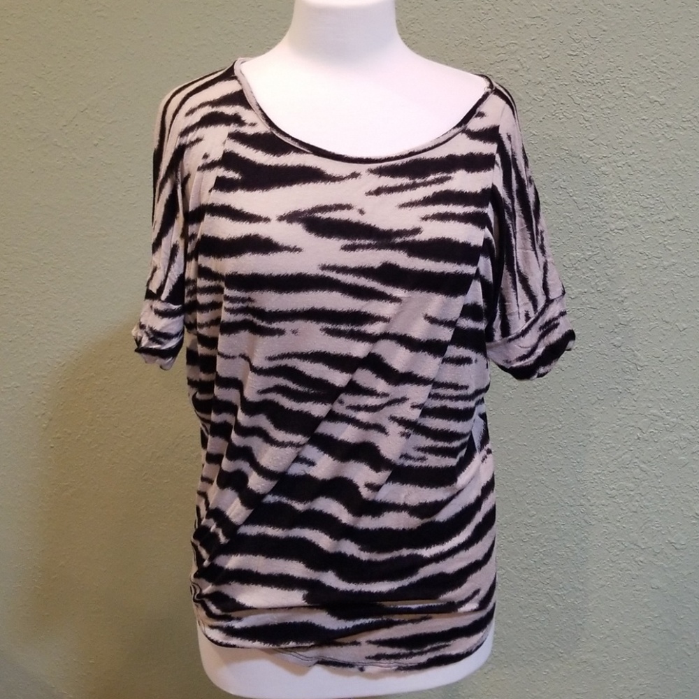 🔥5/$20   Animal print top